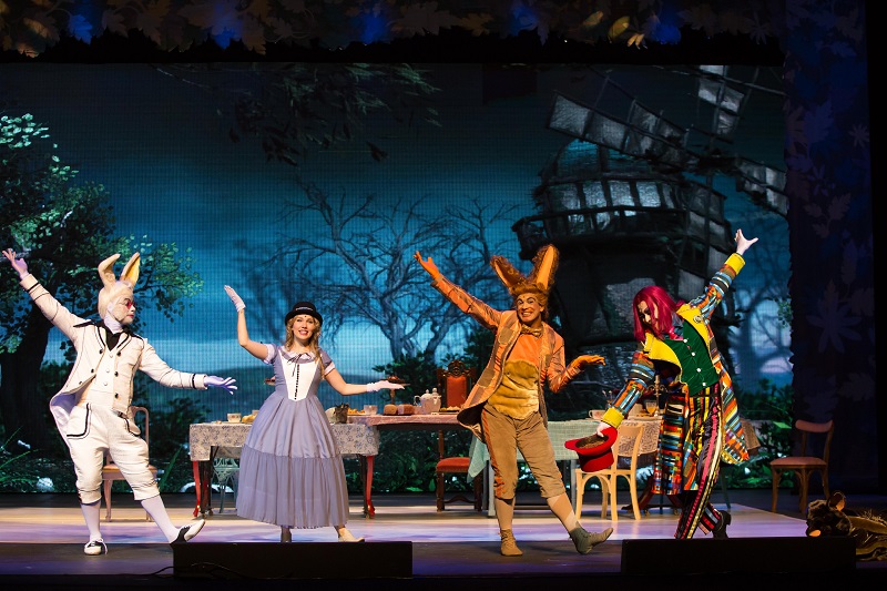 Musical Alice no País das Maravilhas no Teatro Bradesco